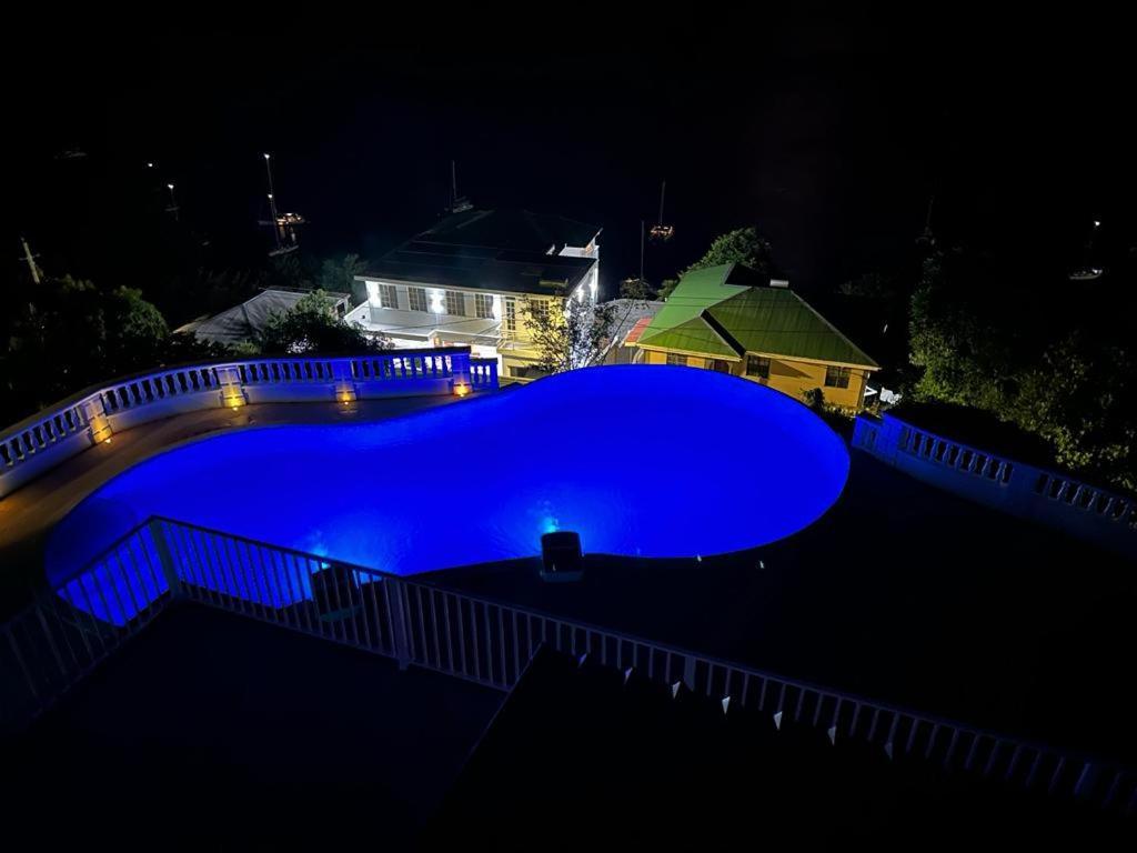 Eldorado Guesthouse & Car Rental Roseau Esterno foto