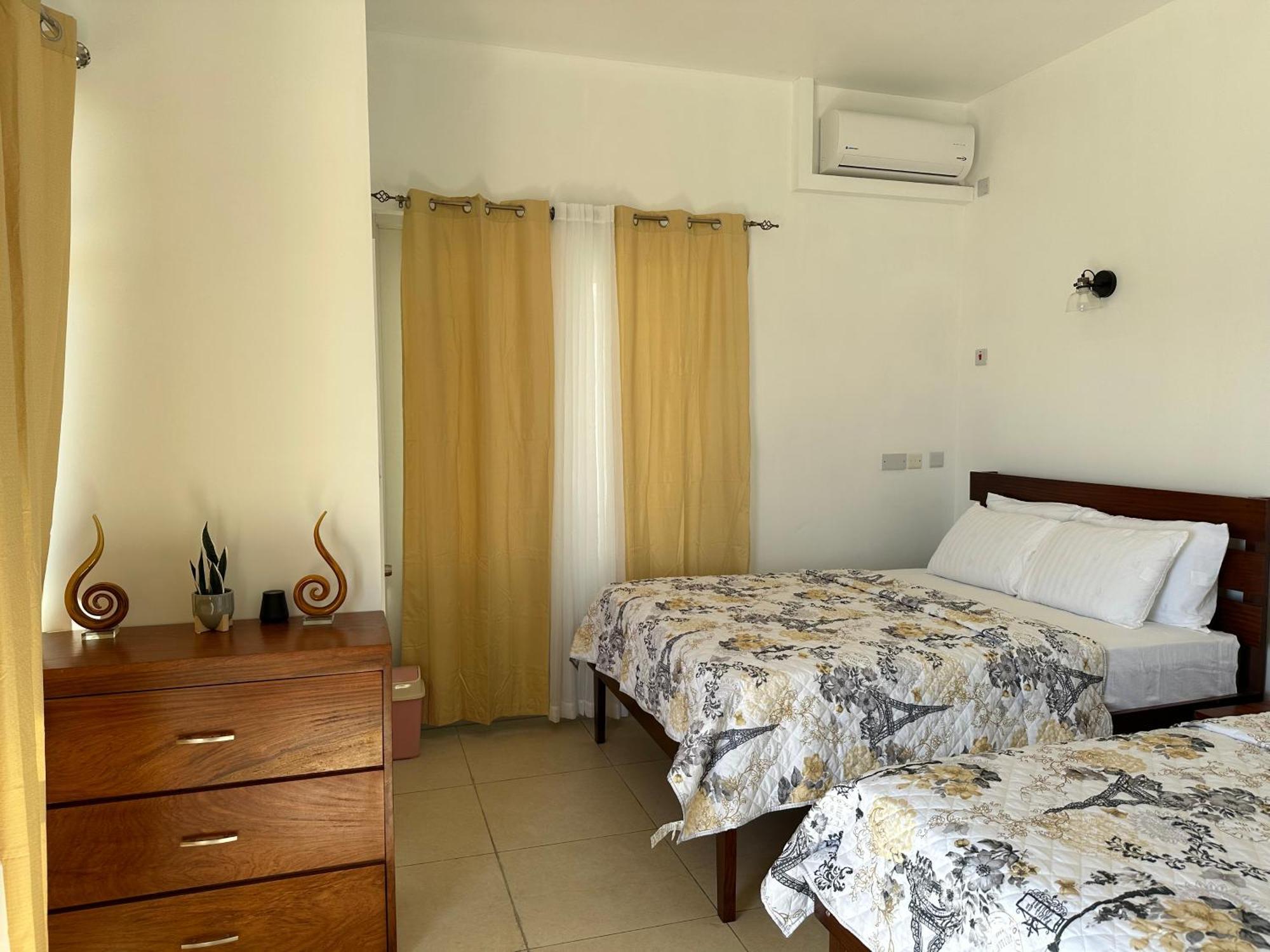 Eldorado Guesthouse & Car Rental Roseau Esterno foto